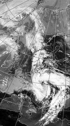 6 BILTEN 8 / 2 Slika 4. Satelitska slika naoblake u toplinskom dijelu spektra 12. kolovoza 2. u 12. UTC Slika. Satelitska slika naoblake u toplinskom dijelu spektra 13. kolovoza 2. u.43 UTC koliëina oborina, osobito na podruëju Jadrana.