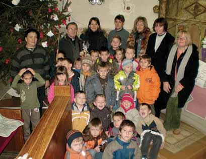školstvo Djeca iz vrtića okitila su bor u crkvi sv.
