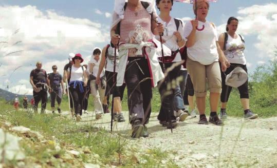 GODINA/YEAR 40. BR./NO. 26 GLAS CENTRA - 6 30. lipnja - June 30, 2019 Hodočašće ili turizam? Krenuti na hodočašće znači htjeti biti kao i drugi vjernici, jer hodočasnik je vjernik.