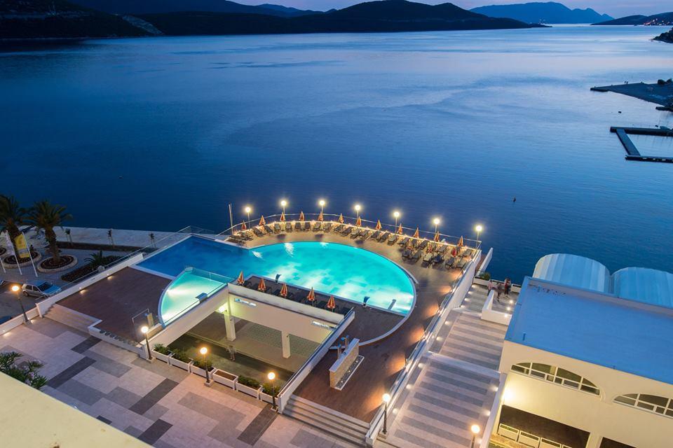 HOTEL SUNCE 3* POLOŽAJ: hotel Sunce nalazi se na odličnoj lokaciji u Neumu, u centru mjesta, na samoj obali Jadranskog 